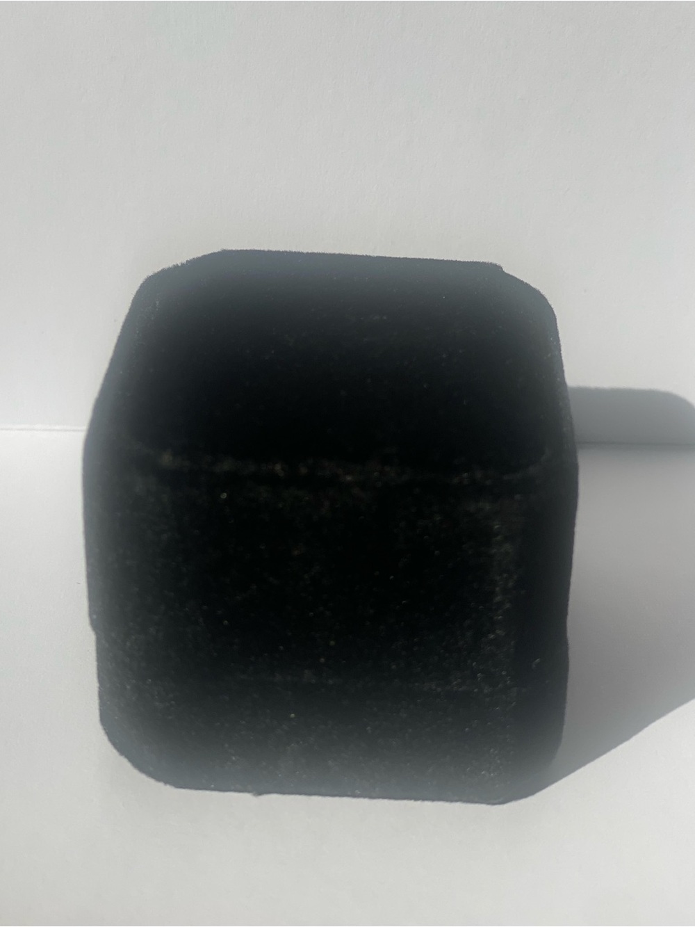 Velvet Single Ring Box (Empty Box) - Picture 4 of 8